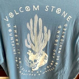 Men’s vintage Volcom t-shirt.